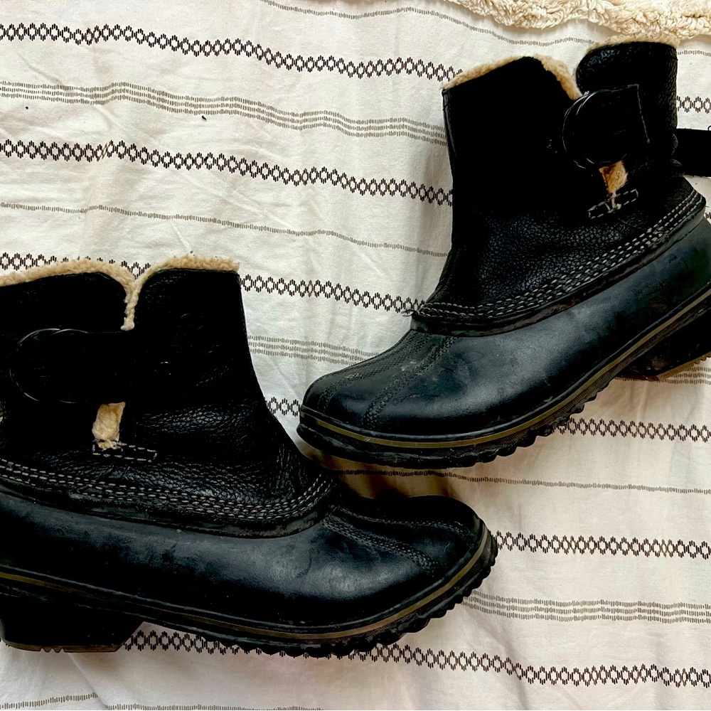 SORREL buckle booties. Size 8- wool lined.